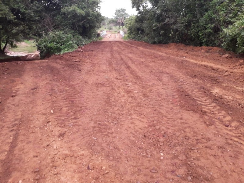 Prefeitura de Floriano conclui recuperação de estrada na comunidade Saco