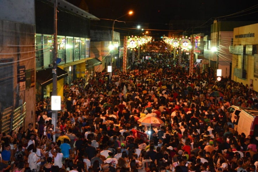 ‘Arrastão’ agita 35 mil pessoas na 1ª noite de carnaval em Floriano, confirma Polícia Militar