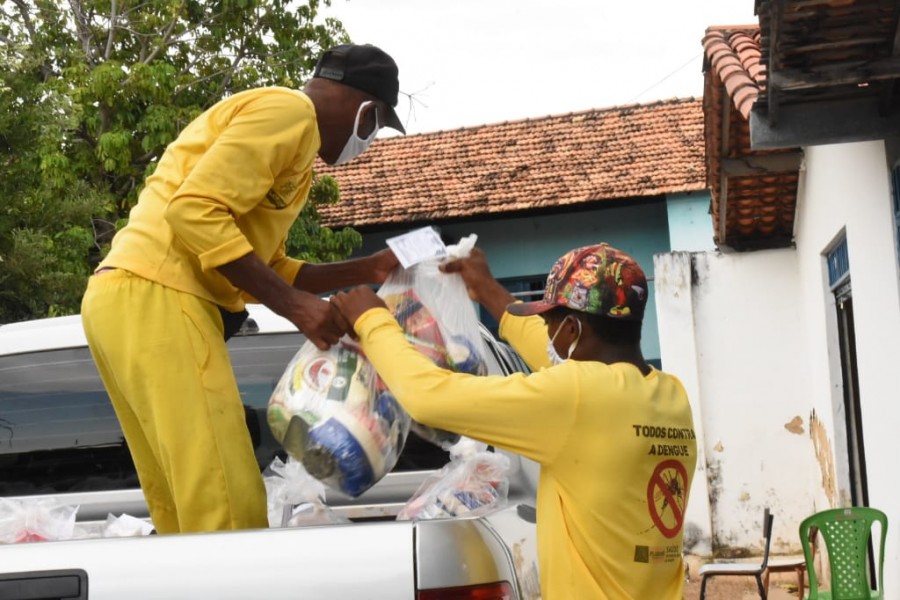 Prefeitura de Floriano inicia entrega de cestas básicas para alunos do município