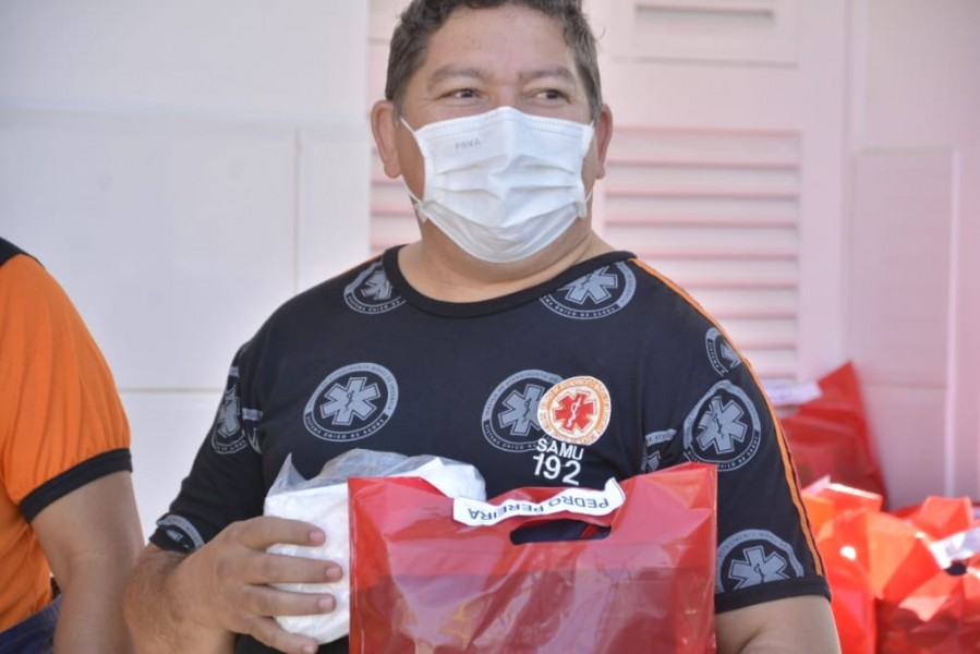 Saúde de Floriano entrega mais uma ambulância ao SAMU
