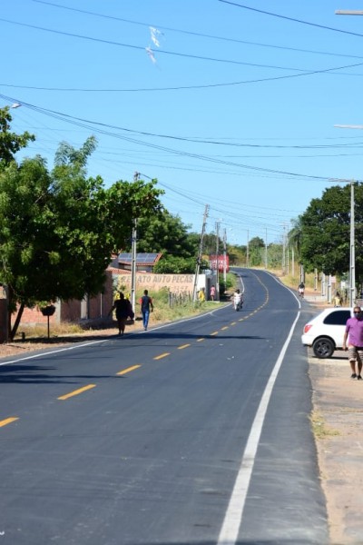 Joel entrega avenida do bairro Guia em parceria com o Governo do Estado