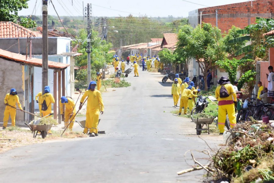 Mutirão ‘Floriano Limpa’ continua com serviços de limpeza em ruas da cidade
