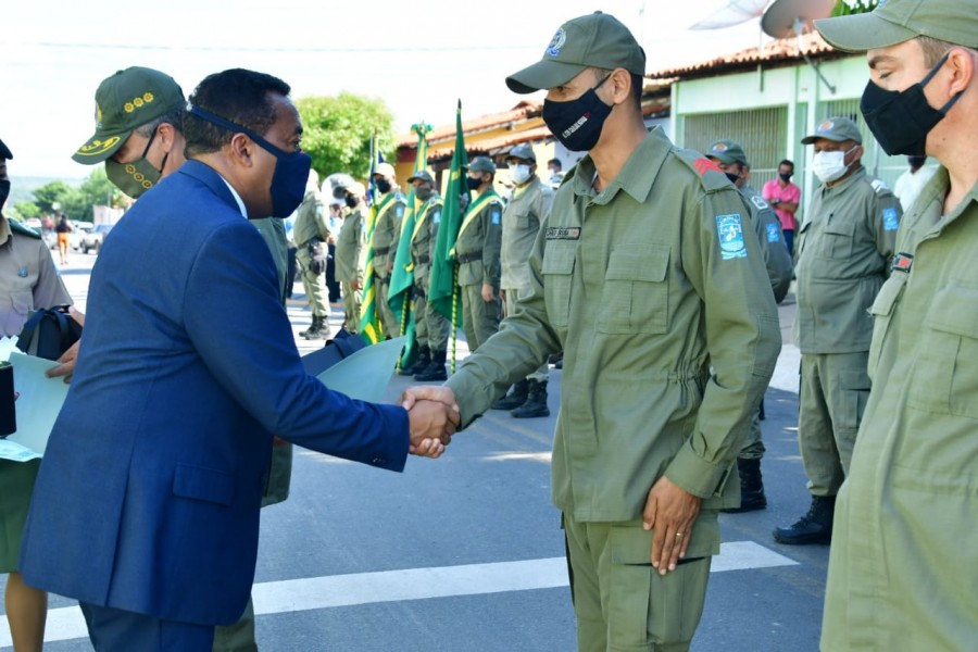 Prefeito Joel participa de solenidade de formação de novos sargentos
