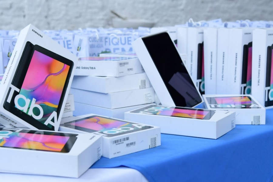 Semana Positiva: Saúde de Floriano entrega 150 tablets a agentes comunitários e de endemias 
