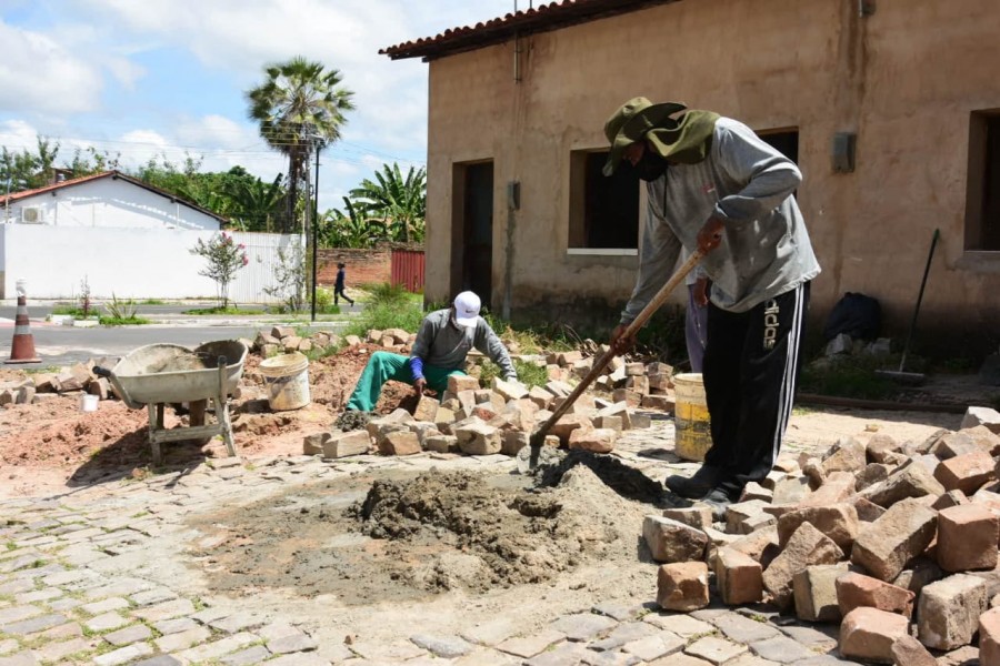 SEINFRA intensifica operação tapa-buracos em Floriano