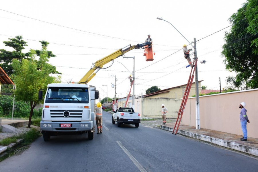Prefeitura de Floriano dá continuidade ao trabalho de modernização da iluminação pública