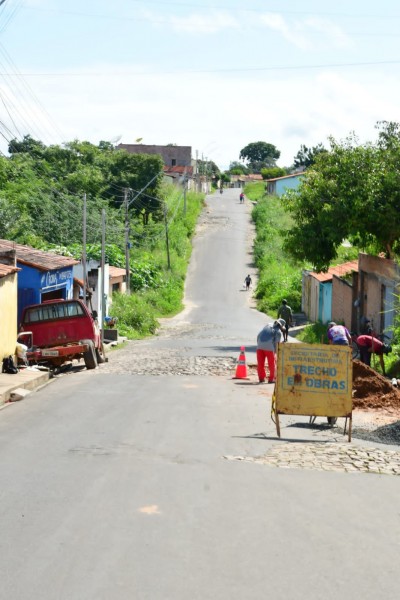 SEINFRA intensifica trabalhos da operação tapa-buracos em Floriano