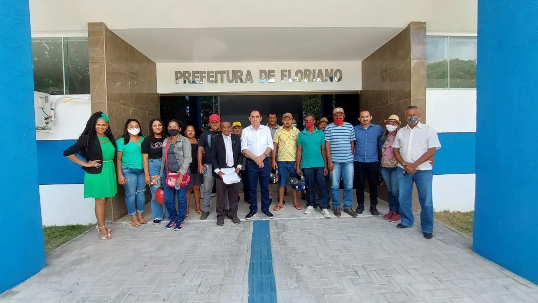Prefeito Antônio Reis se reúne com integrantes da Associação dos Vaqueiros de Floriano