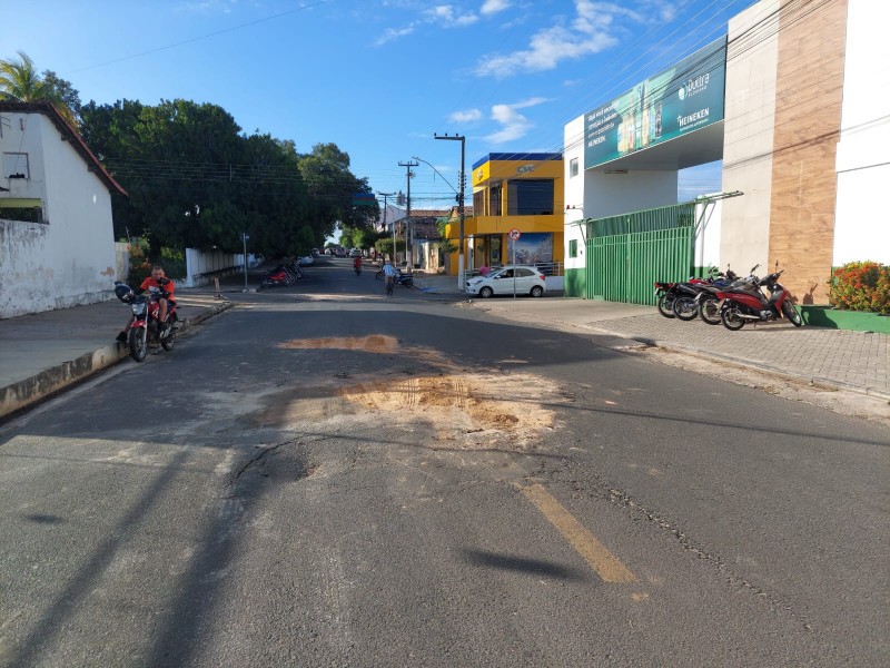 Operação tapa-buracos chega a mais oito bairros de Floriano