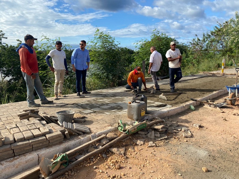 Equipe técnica visita obra de recuperação da Avenida Frei Antônio Cúrcio
