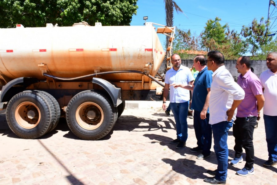 Prefeitura recupera carro pipa para a retomada da distribuição de água na zona rural