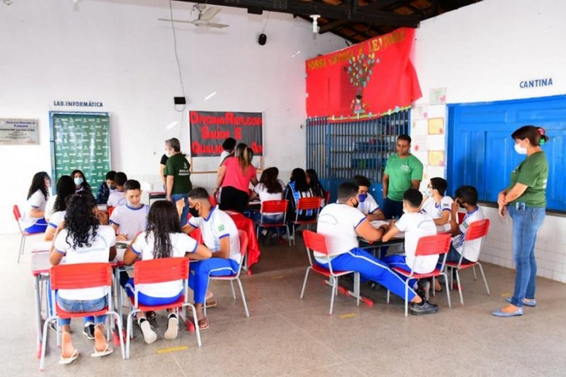 SEMAN realiza oficina reflexiva com alunos da Escola Dona Aleluia