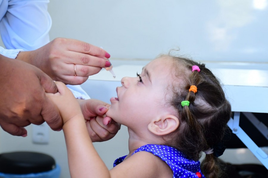 Saúde realiza ação de vacinação contra a Pólio no residencial Alto da Cruz 