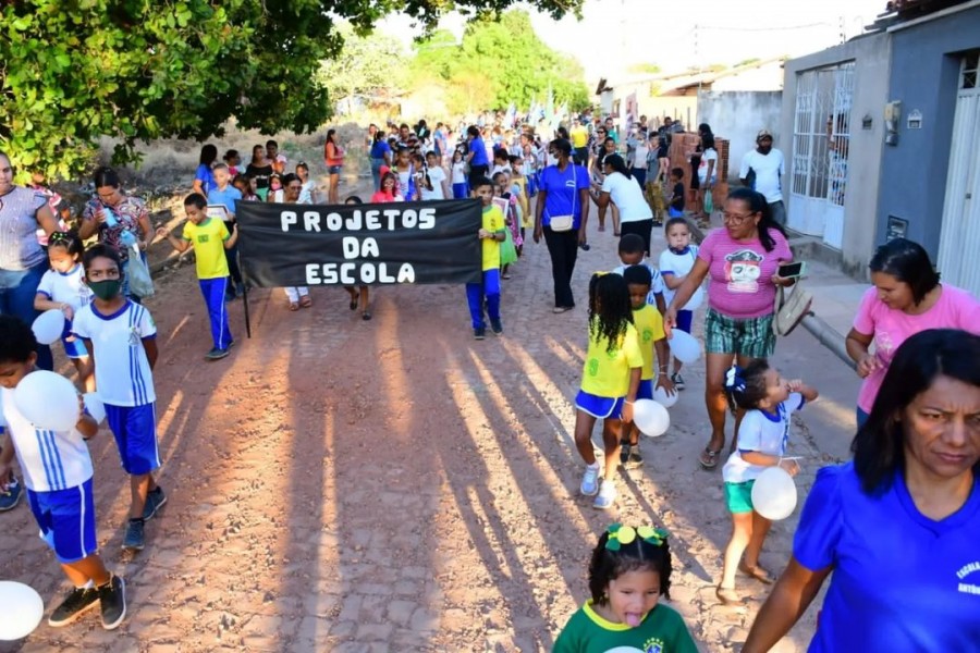 Desfiles cívicos pelos bairros antecipam comemorações à Independência do Brasil