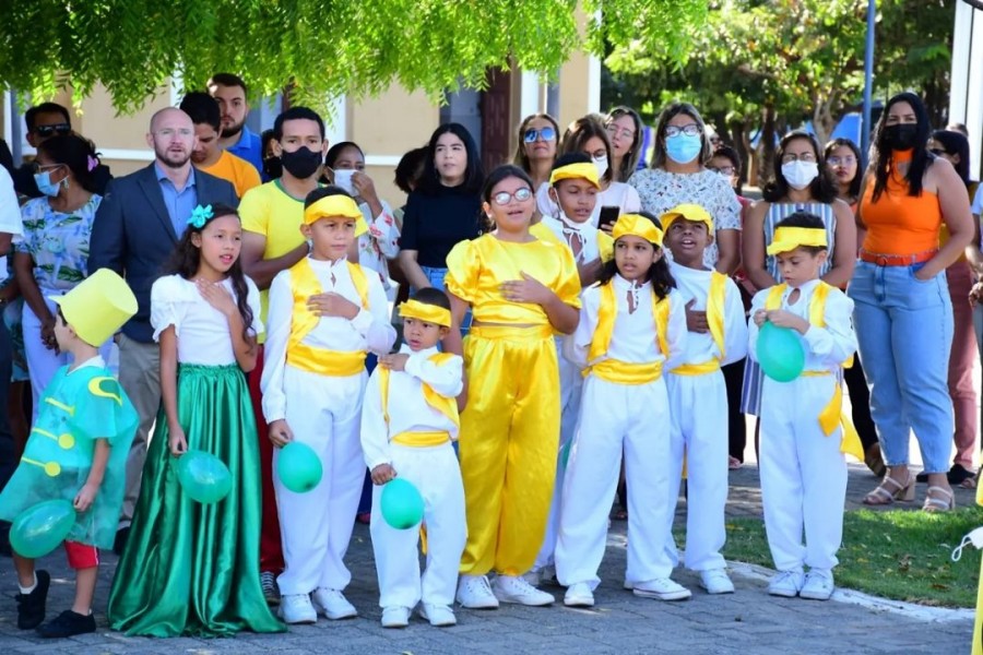 Escolas Municipais antecipam o desfile de 7 de setembro pelos bairros de Floriano