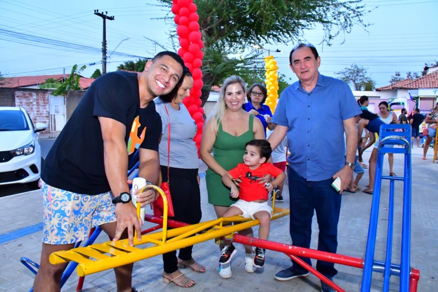 SEMDAS realiza 'Caravana da Alegria' em comemoração ao Dia das Crianças