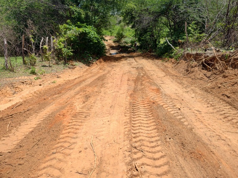Infraestrutura: Prefeitura de Floriano recupera estradas na região do Miroró