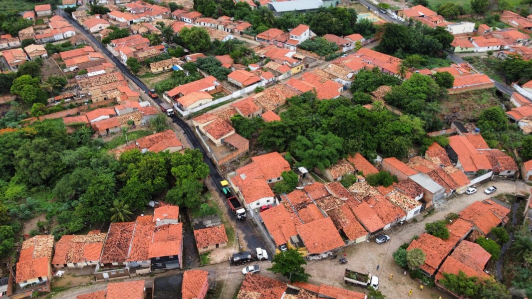 Começa em Floriano a pavimentação asfáltica que contemplará 63 ruas da cidade. 