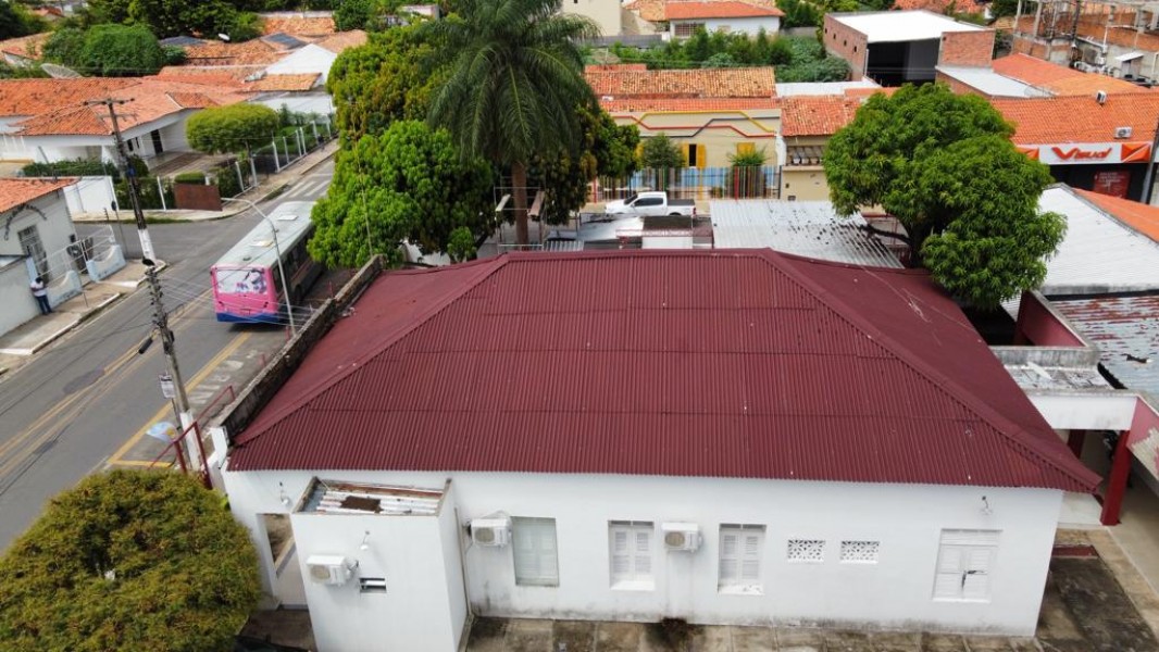 Prefeitura de Floriano realiza troca de telhado do SAMU