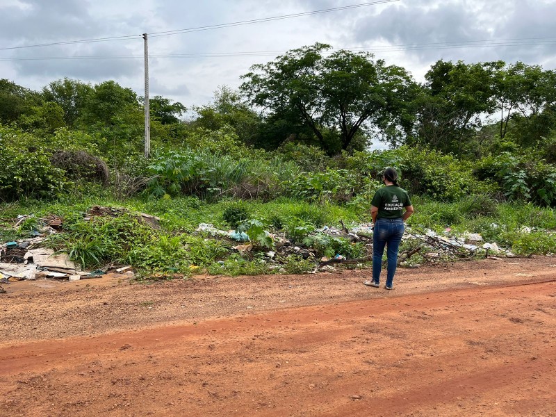 Descarte irregular: SEMAN promove ações de limpeza em áreas rurais de Floriano
