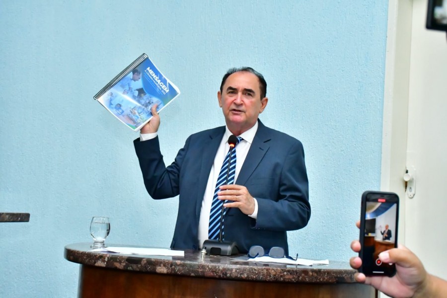 Prefeito de Floriano faz mensagem de abertura do Ano Legislativo 2023 na Câmara Municipal
