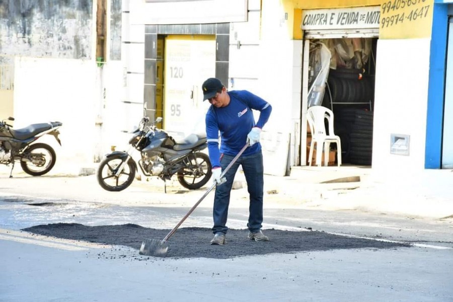 Infraestrutura retoma operação tapa-buracos em ruas e avenidas do Centro da cidade