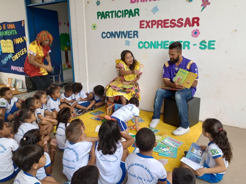 Cultura comemora o Dia do Livro Infantil com contação de estórias em creche de Floriano